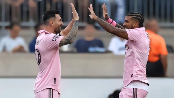 耶德林：梅西总是面带微笑与队友交谈；他是一个难以置信的人