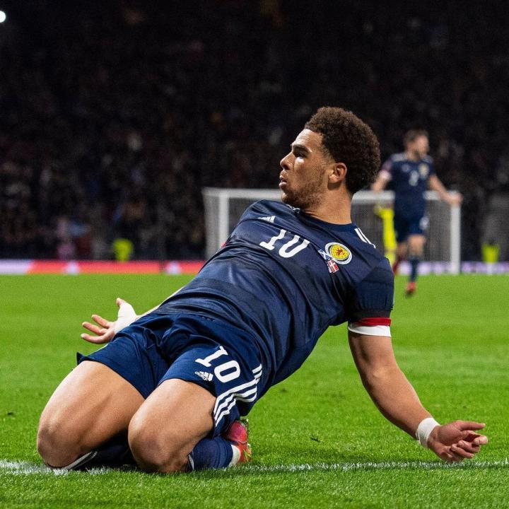 英媒：南安普顿拒绝埃弗顿对切-亚当斯的1200万英镑的报价