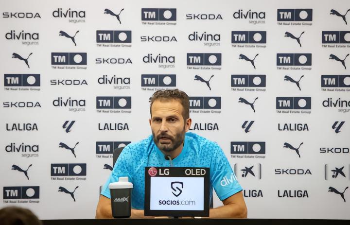 巴拉哈阐述球队现状：进攻线需要增援，曾丽芬知道我们的需求