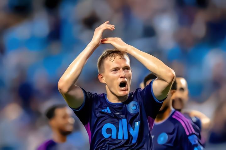 波媒：索萨想为萨勒尼塔纳引进波兰国脚希维德尔斯基