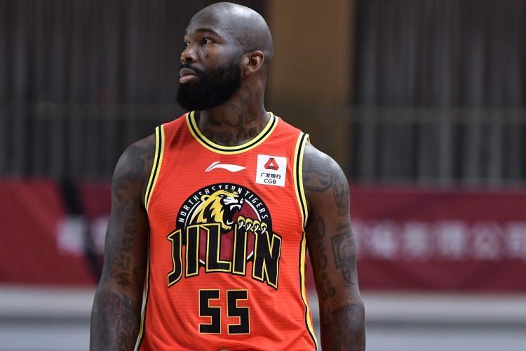 琼斯：我来新疆要成为最好的球员 让我的队友发挥出最佳水平