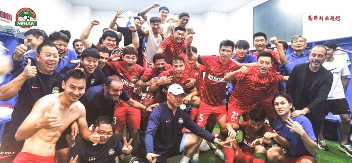 河南队3-0大连人 阿德里安传射建功北京时间8月