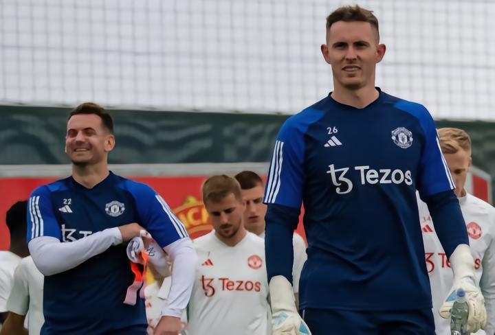 跟队：曼联替补名单有两名门将，因为多名球员被明确告知离队