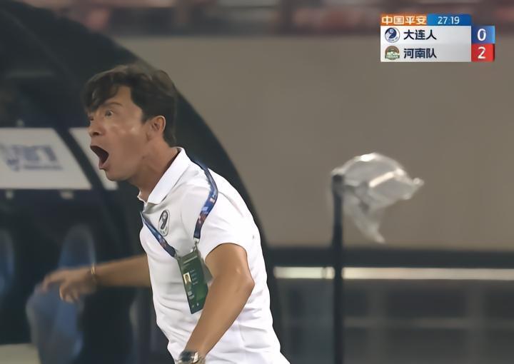 半场3球，大连2分钟2失误大礼相送，河南4将已不可撼动！