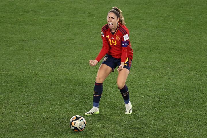 半场：西班牙女足1-0英格兰女足，奥尔加贴地斩雷东多失空门
