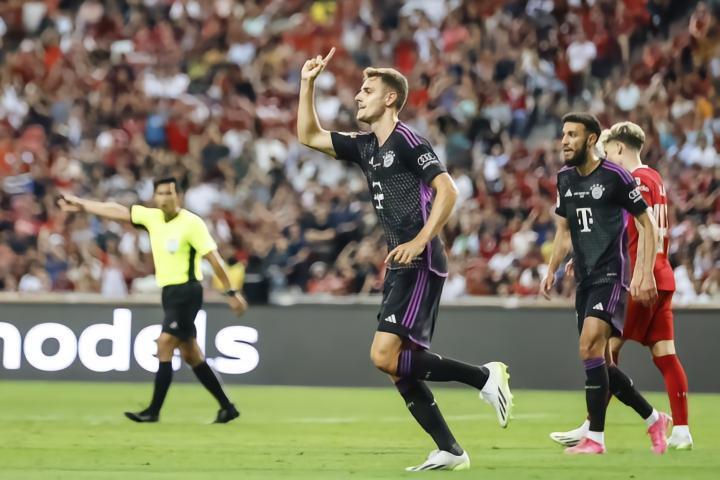 踢球者：斯塔尼希奇租借勒沃库森的交易已完成，最迟明天官宣