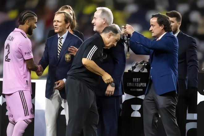 马蒂诺：梅西他们为球队注入活力；我们创造了历史