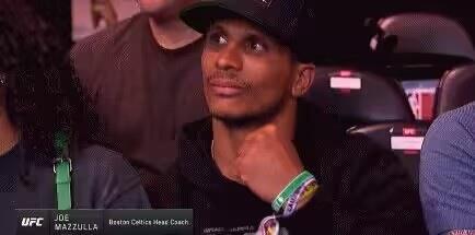 张伟丽VS莱莫斯UFC之战马上开打 马祖拉现场观战