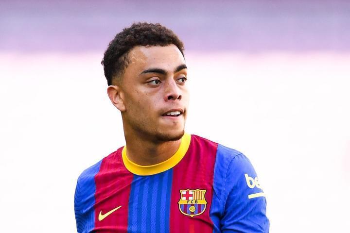 记者：德斯特租借埃因霍温交易完成，选择买断条款1000万欧