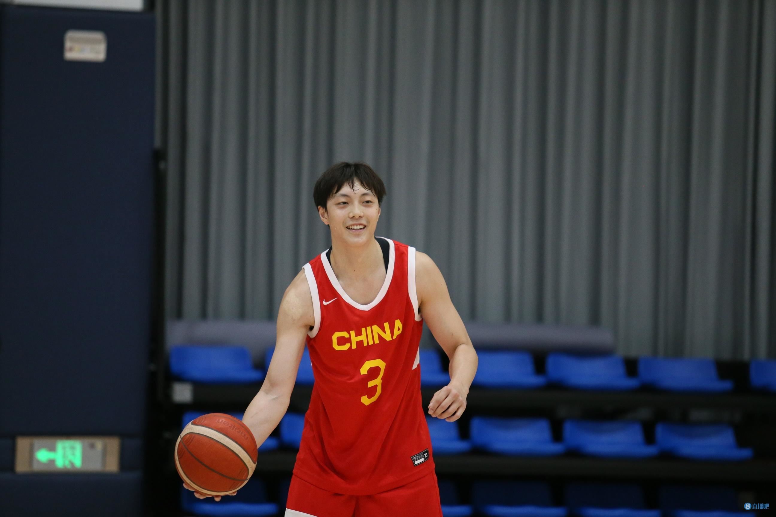 吴頔：胡明轩防守死缠博格丹 突破也够坚决 大名单稳了？