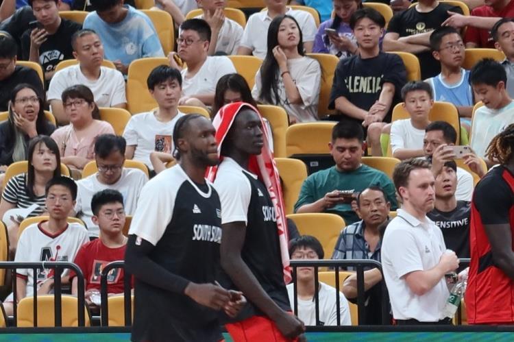 保存实力？加布里埃尔基本没上场 主要在替补席摸鱼