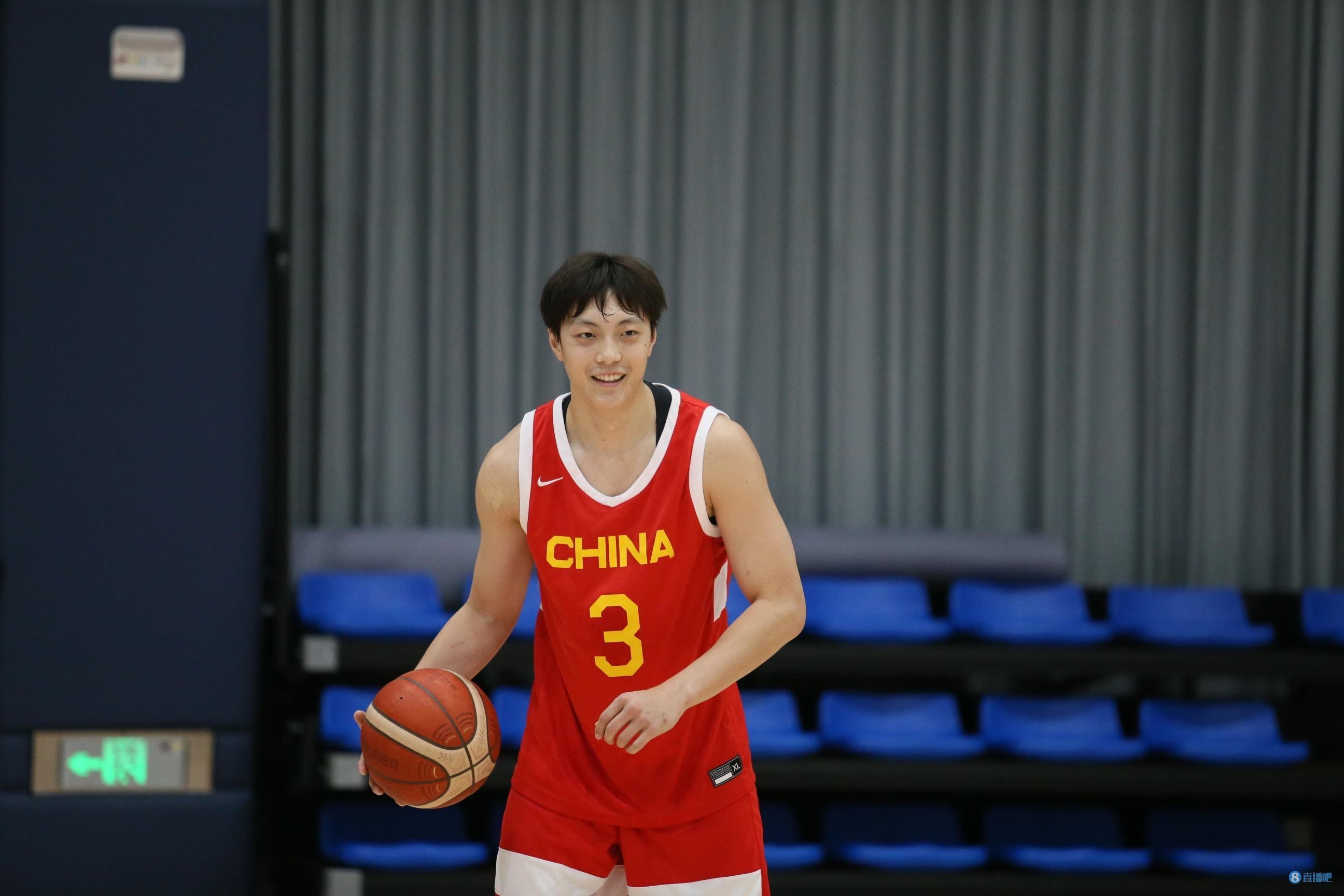 媒体人：胡明轩回国这一战打得荡气回肠 赵睿状态无太大的波澜