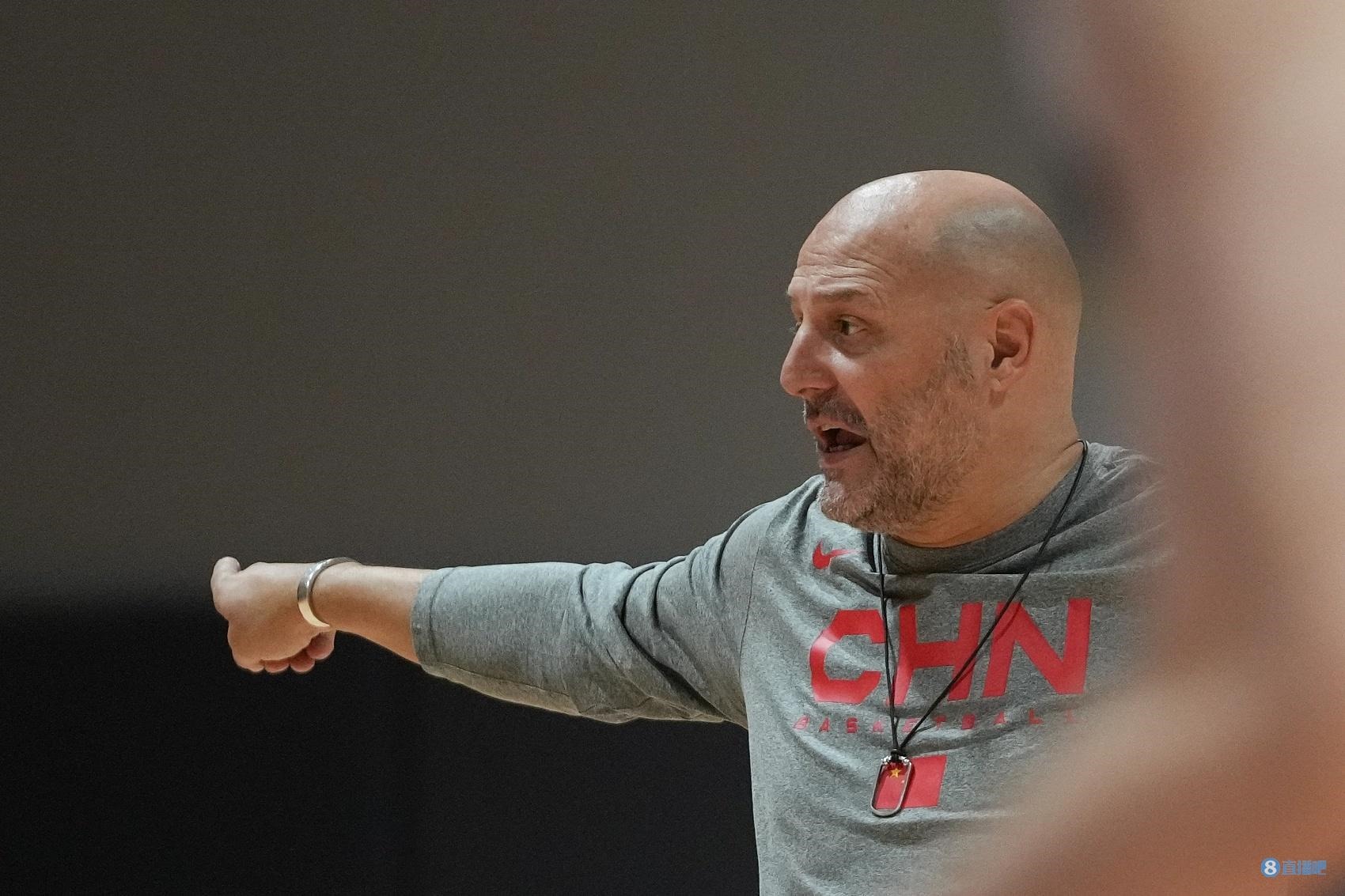 苏群：这支中国男篮还在转型中 我觉得还没做好打世界杯的准备