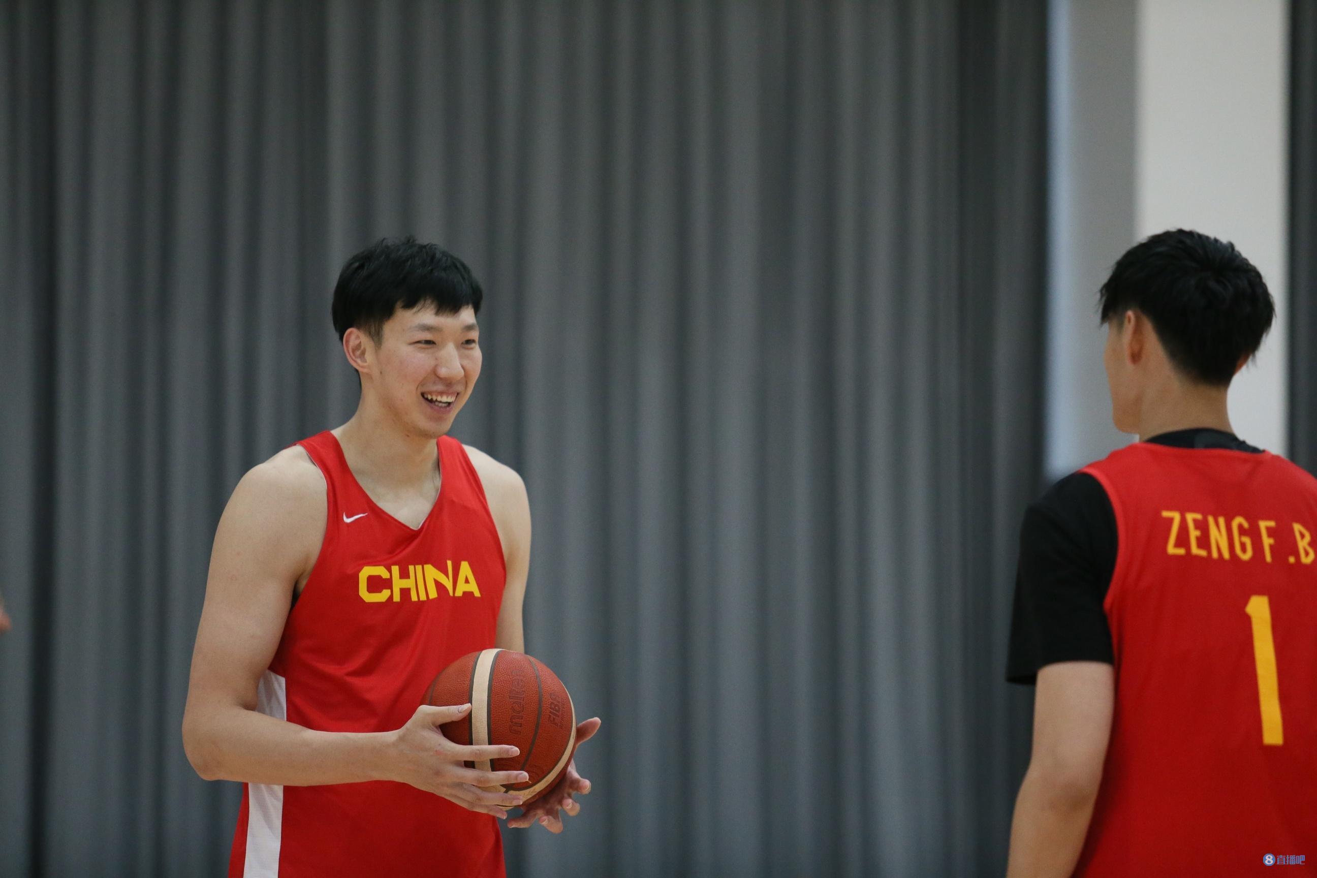 赶快找状态啊！周琦4中0仅靠罚球得到1分 还有6篮板2助攻2失误