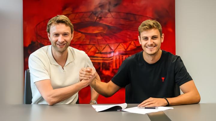 官方：勒沃库森从拜仁租借克罗地亚后卫斯塔尼希奇