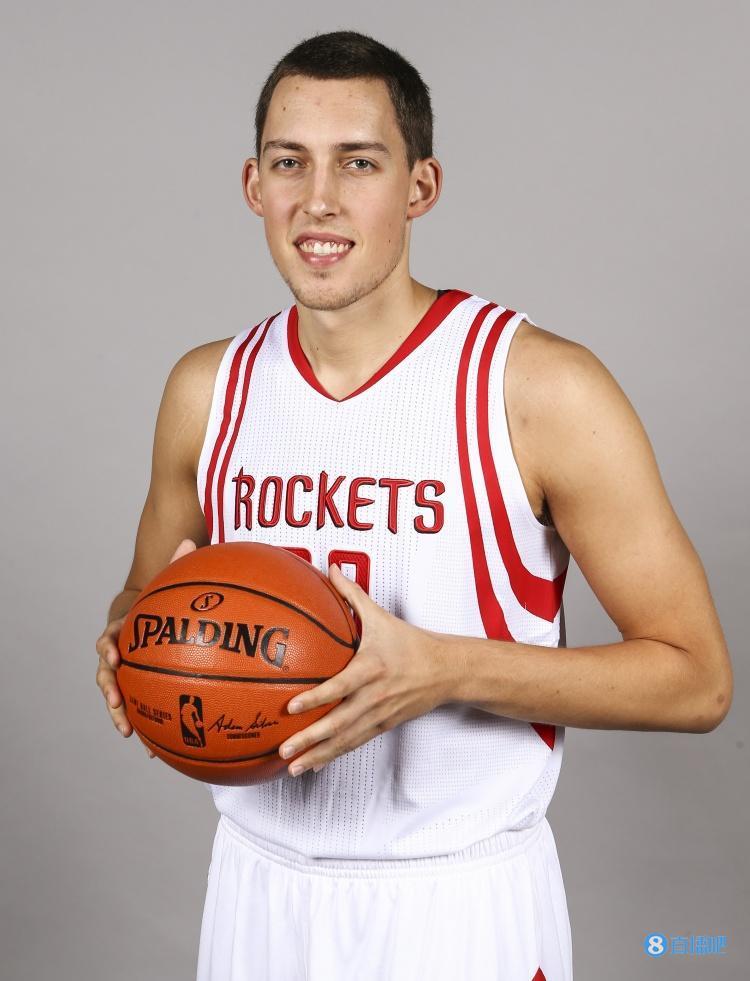 媒体人：威尔哲吸引多支NBA球队的兴趣 他明天将加入火箭训练营