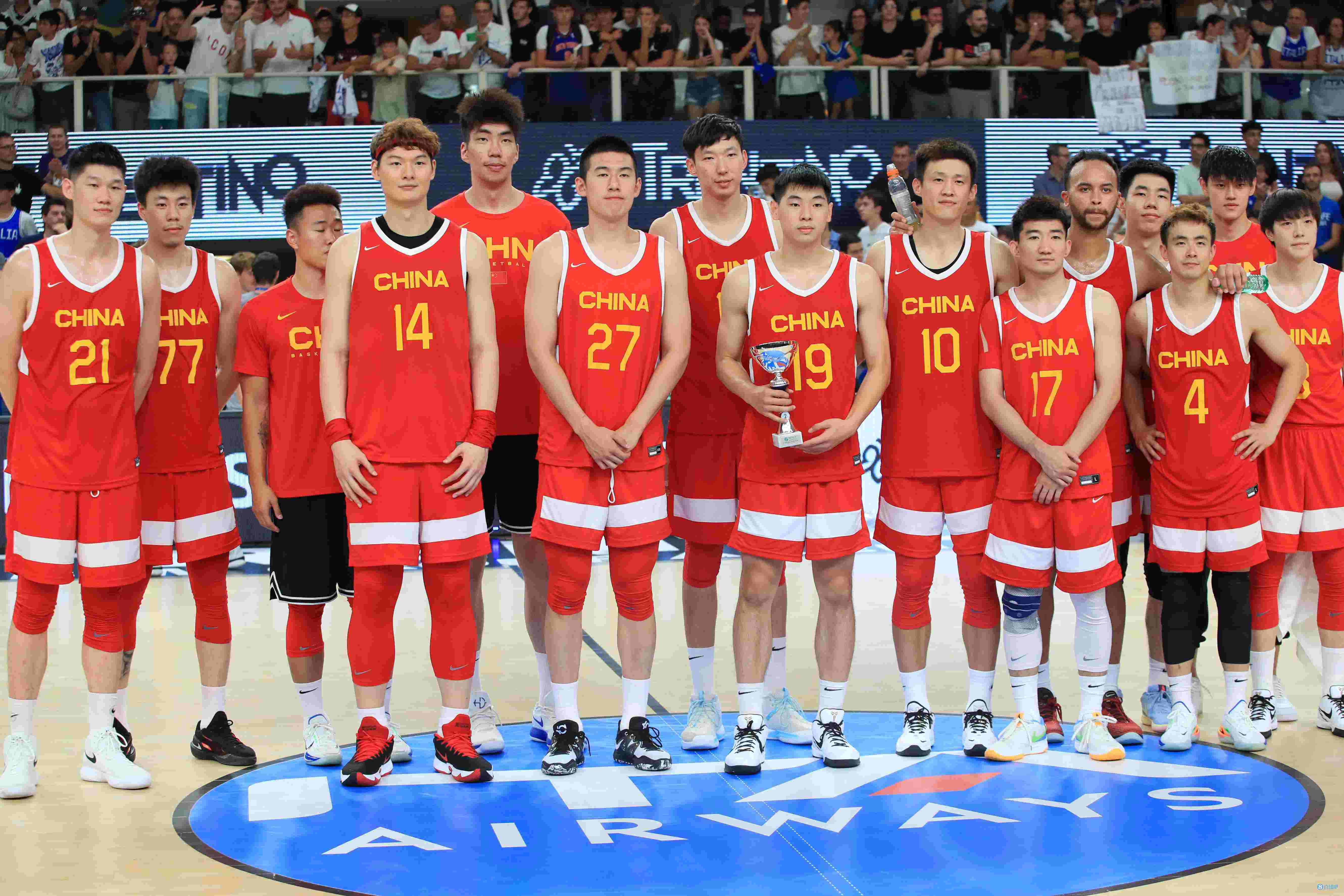 FIBA官网：中国男篮有实力强劲的年轻低位球员 但控卫位置仍存疑