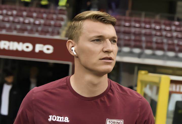 记者：热刺和阿森纳都对都灵中卫舒尔斯感兴趣