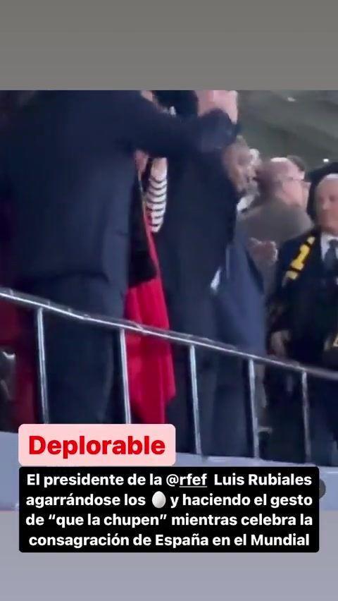 胆子肥除强吻女球员，西足协主席疑在王后公主旁做不雅动作