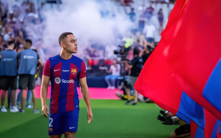 官方：巴萨后卫德斯特租借至埃因霍温，包含买断条款