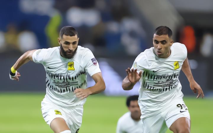 记者：本泽马在吉达联合年薪没有2亿欧，应该是大约3000万欧