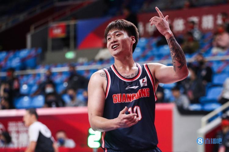 五星体育：广东很认可李添荣&戴昊 但上海不会送出二者去交易赵睿