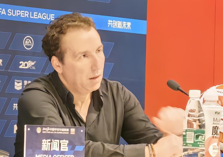 哈维尔：对于明天的比赛非常开心，球队会尽全力打好比赛晋级