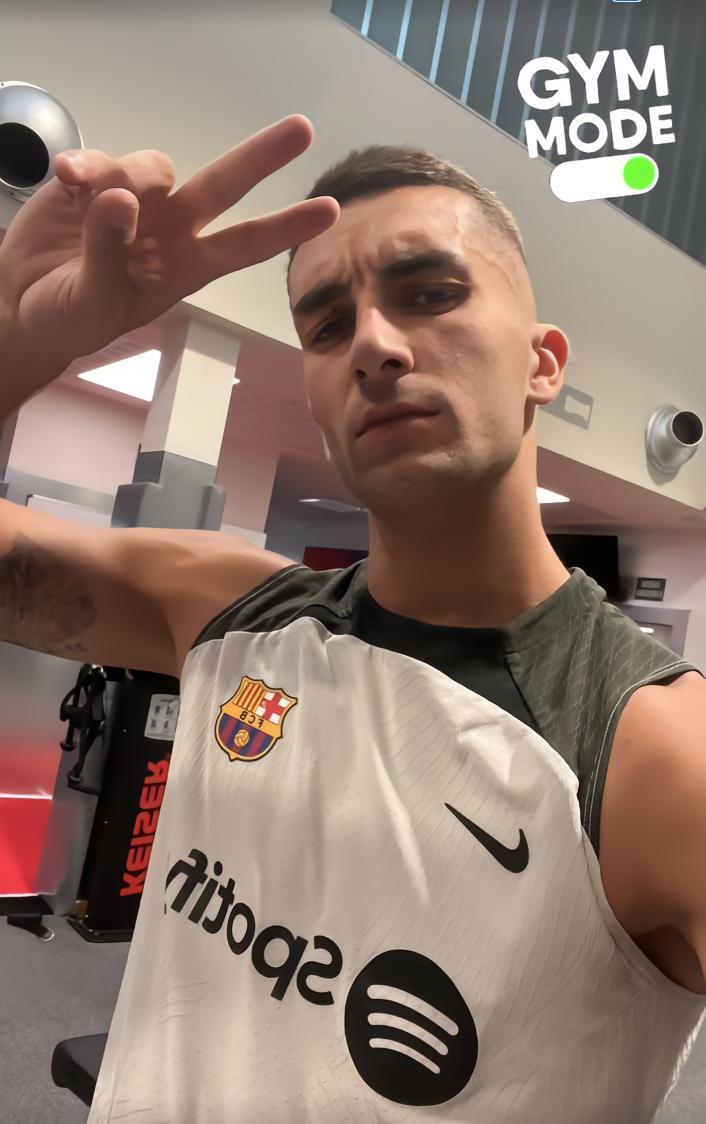 每体：巴萨休息日，费兰、佩德里、孔德等五名球员去基地加练