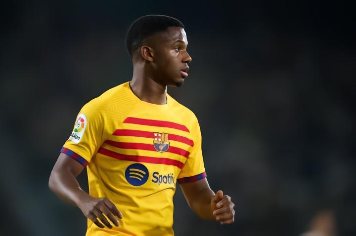 每体：巴萨不排除关窗前最后时刻外租法蒂，本周是决定性一周