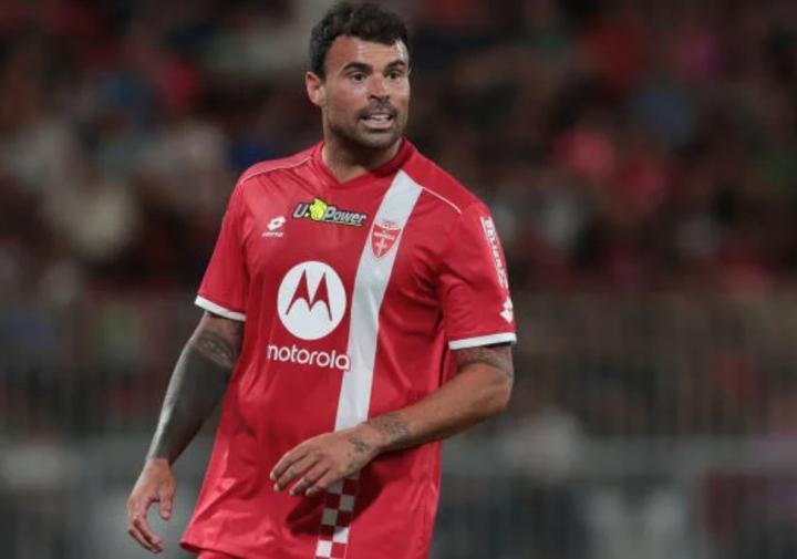 跟队记者：米兰优先考虑买前锋，有经纪人向他们推荐佩塔尼亚