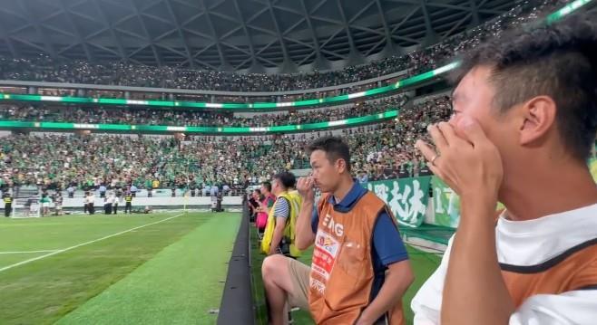 感慨万千，前国安球员杨昊现场观战京沪德比赢球后落泪
