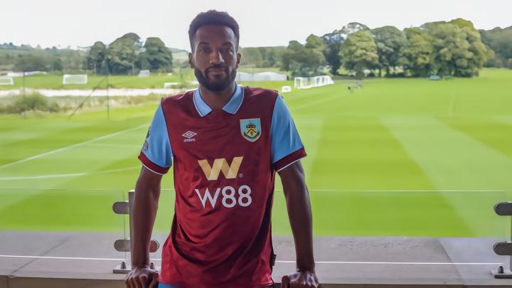 官方：伯恩利签下比利时24岁后卫德尔克鲁瓦