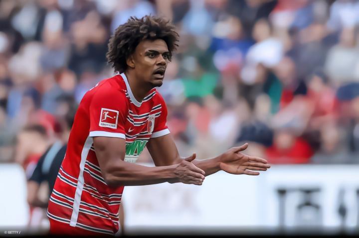 记者：伯恩利正在努力推动葡体后场多面手雷纳托-韦加的转会