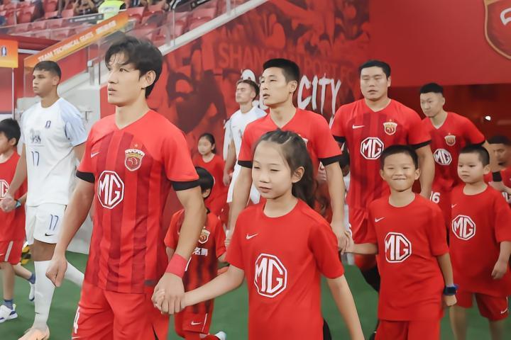 丢脸！中超领头羊输给泰国第八，上海海港队2比3泰国巴吞联