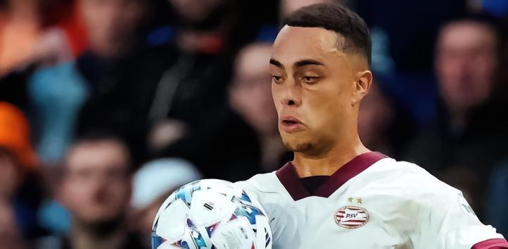 埃因霍温主帅：我非常喜欢德斯特，他的表现比我预期要好得多