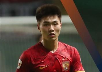 凌杰：很荣幸和郑智一起踢过球；现在经常看哈兰德的无球跑位