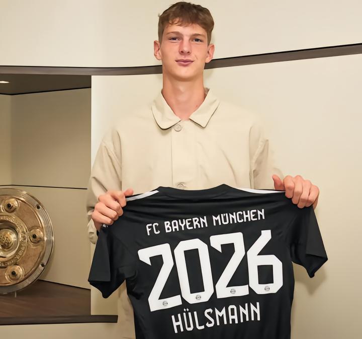 官方：19岁门将许尔斯曼和拜仁签下职业合同，至2026年