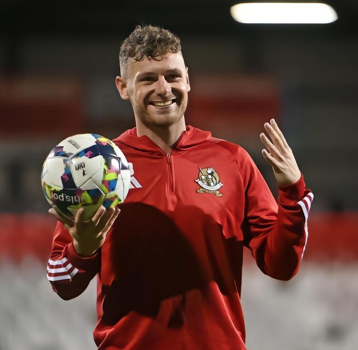 十字军主场9：0血洗十人卡里克流浪者，球队三轮打进13球