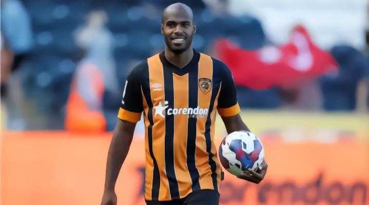 记者 : 两支西班牙球队有意赫尔城前锋埃斯图皮尼安