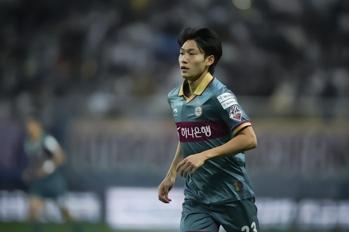 韩媒：韩国U20国脚裴峻浩将以200万欧转会斯托克城