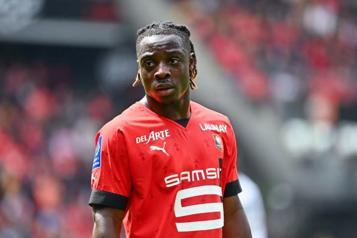 等官宣，电讯报：曼城预计周四正式完成签下多库的交易