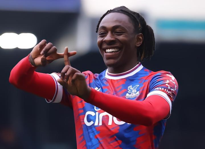 晚旗报：曼城考虑正式报价埃泽，水晶宫希望他再留一个赛季