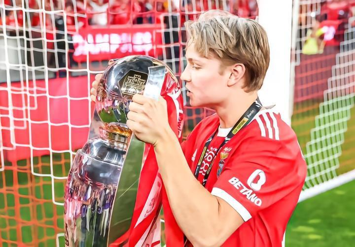 加盟本菲卡7个月之后，谢尔德鲁普将以租借或转会的方式离队