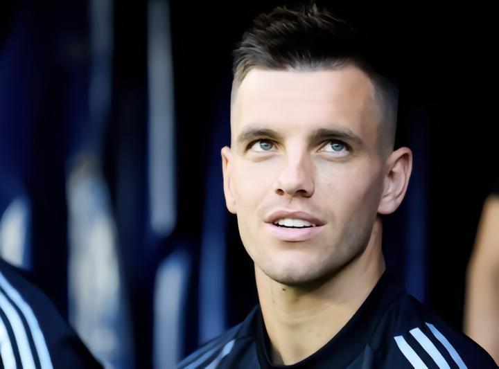 记者：哈维要求俱乐部努力签下洛塞尔索，朗格莱可能是关键