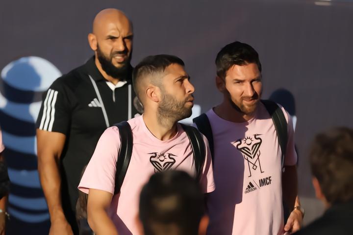 太阳报：梅西保镖是前海豹突击队 MMA选手，由小贝特别聘请