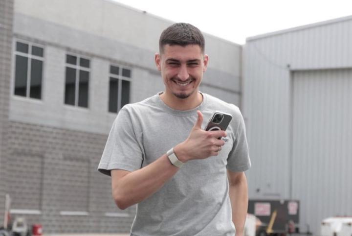 罗马诺：彼得罗维奇已拿到签证抵达伦敦，即将签约至2030年