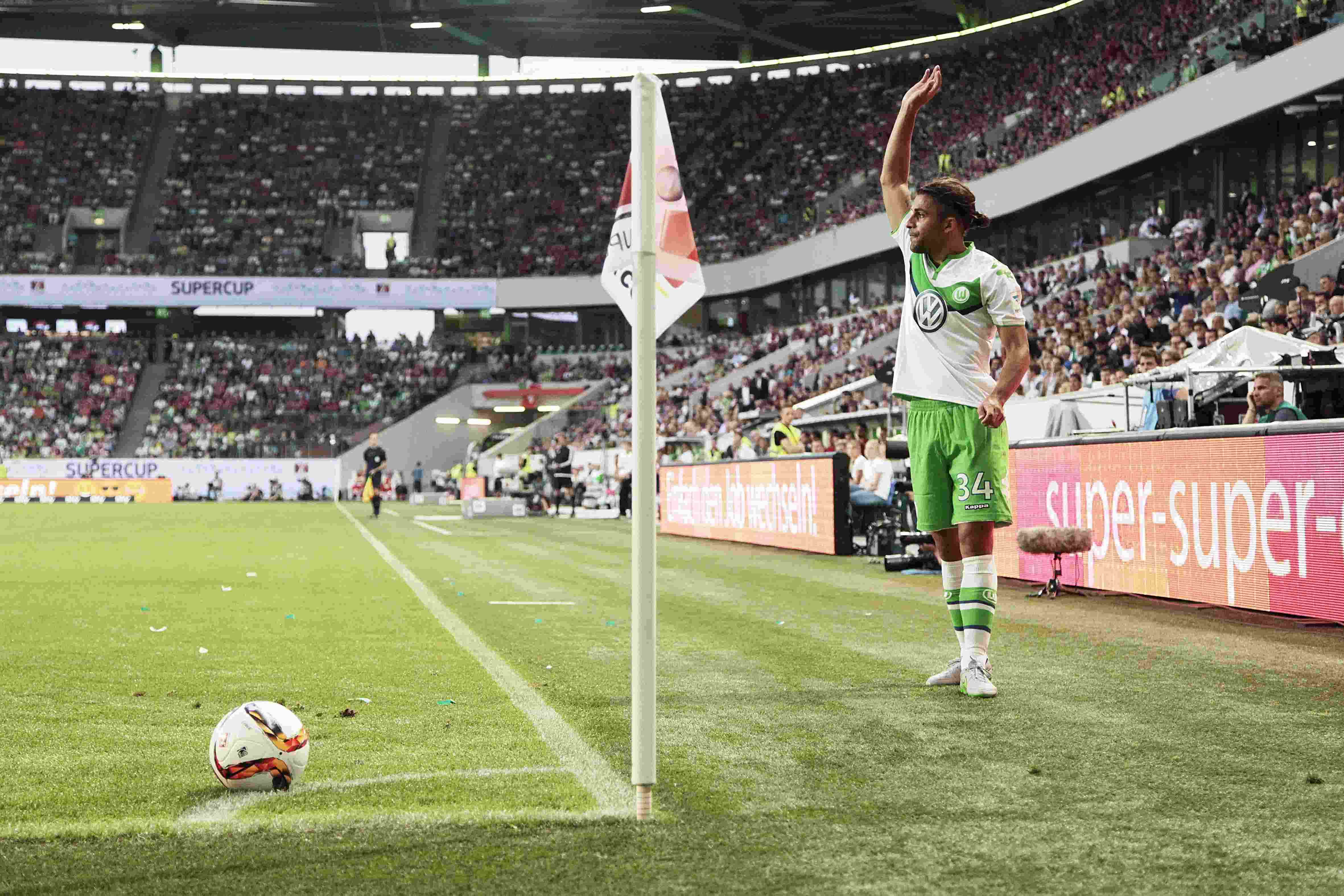 你还记得我狼首次跻身欧冠1/4决赛??为沃们先拔