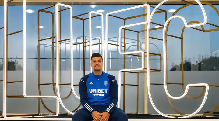 官方 : 斯旺西前锋皮罗埃转会加盟利兹联，为期四年