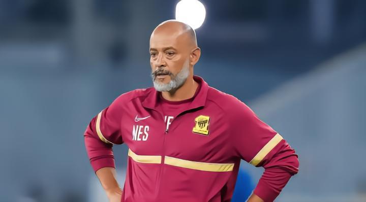 与本泽马闹僵？努诺-桑托：荒谬！我和所有球员关系都很好