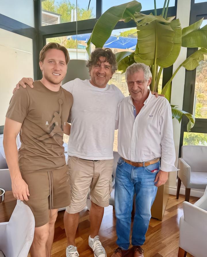 备战欧预赛，波兰主帅桑托斯前往那不勒斯拜访泽林斯基